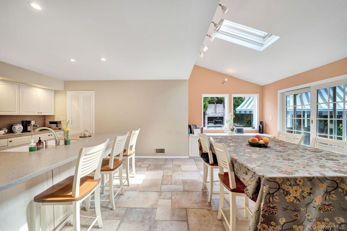 Dining room, Interior, Recessed Lighting