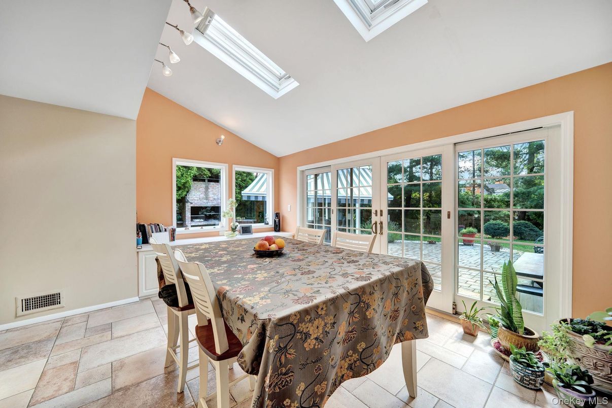 Dining room, Interior