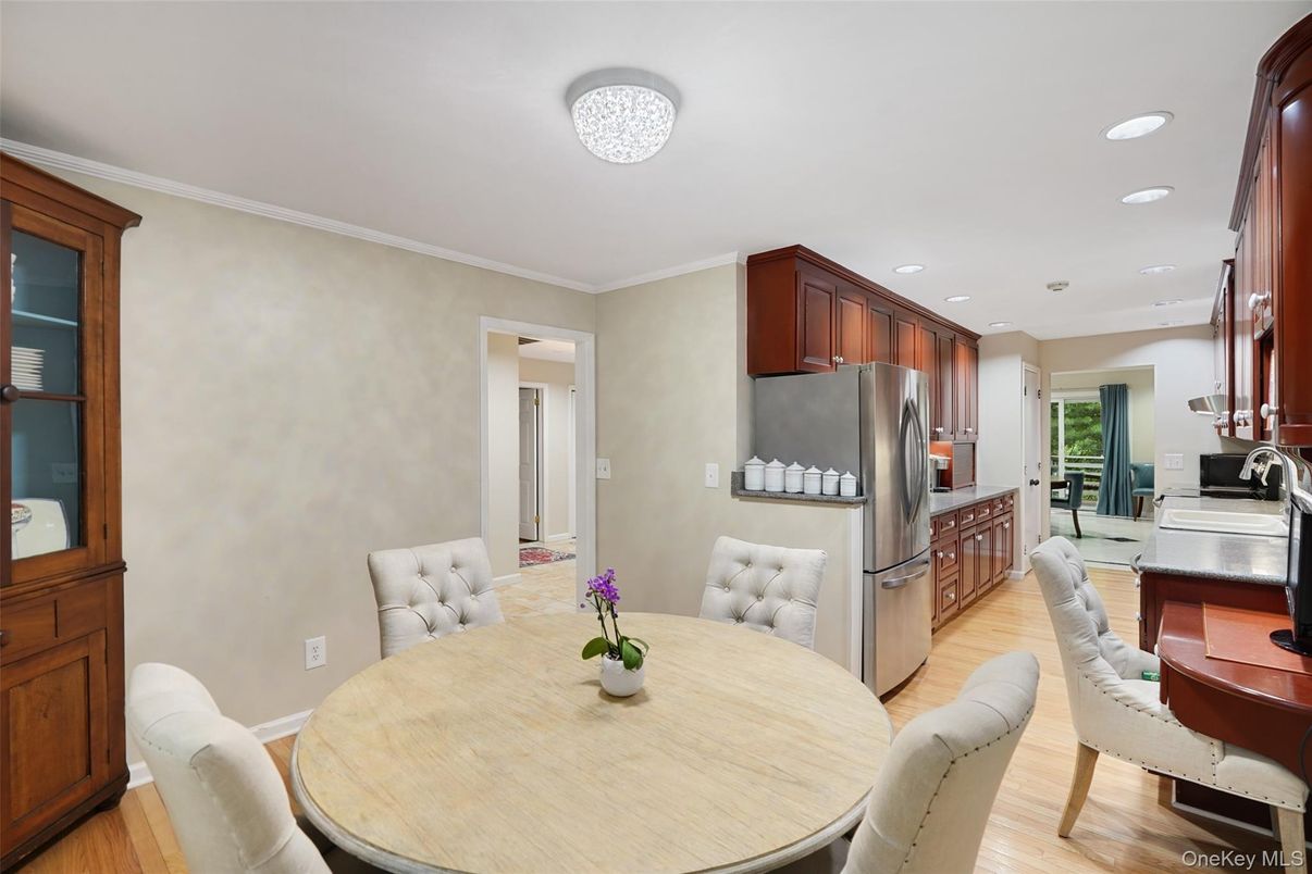 Dining room, Interior, Kitchen, Recessed Lighting, Stainless Steel Appliances, Wood Texture Flooring