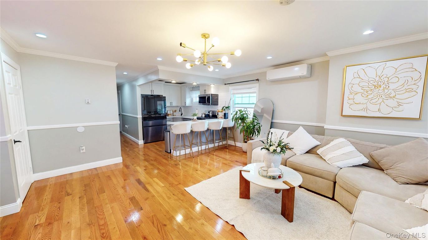 Interior, Kitchen, Living room, Pendant Lights, Recessed Lighting, Wood Texture Flooring