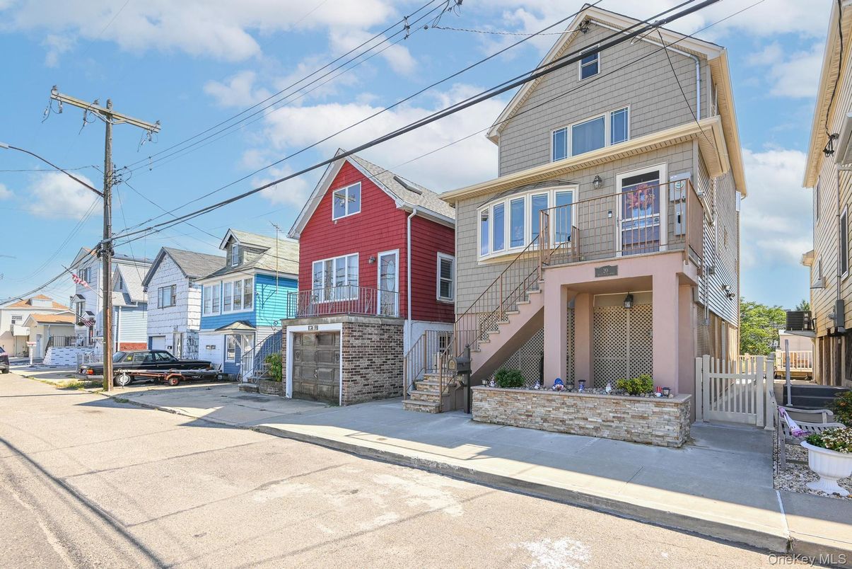 Exterior, Facade, Queen Anne Victorian