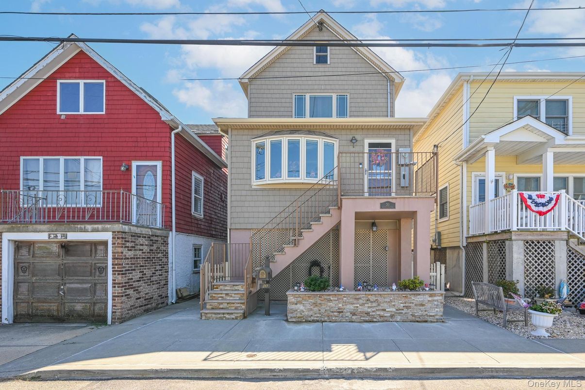 Attached, Exterior, Facade, Rowhouse