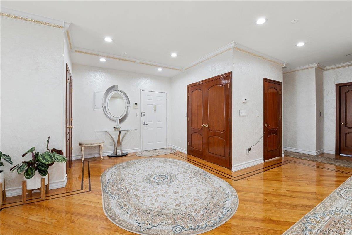 Interior, Recessed Lighting, Wood Texture Flooring