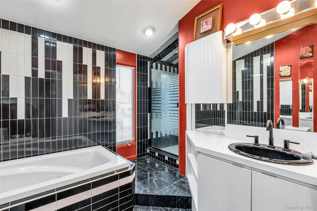 Bathroom, Interior, Marble, Recessed Lighting