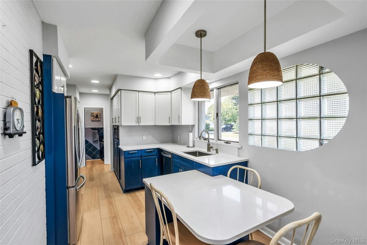 Dining room, Interior, Kitchen, Pendant Lights, Recessed Lighting, Wood Texture Flooring