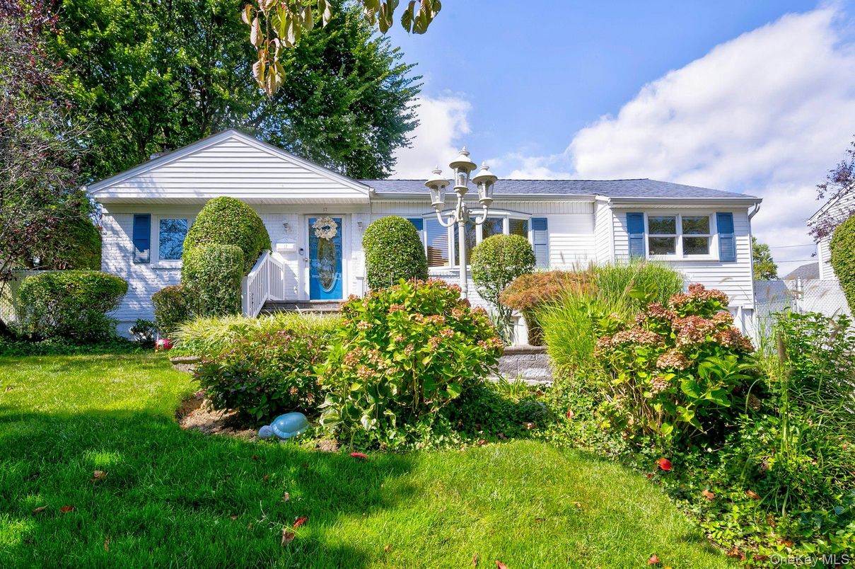 Backyard, Exterior, Facade, Split Level