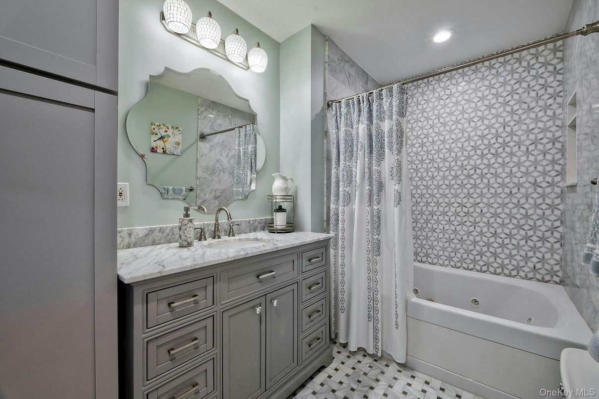 Bathroom, Interior, Recessed Lighting