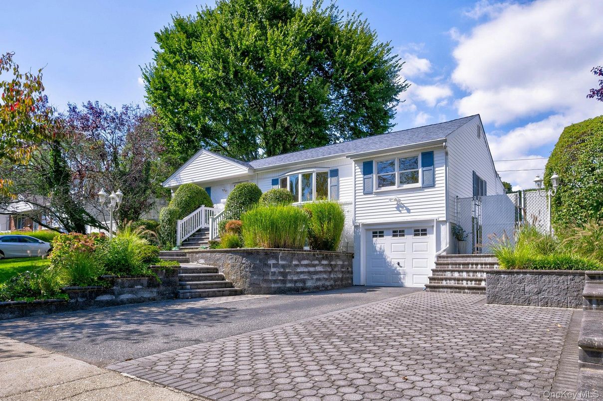 Attached, Exterior, Facade, Raised Ranch