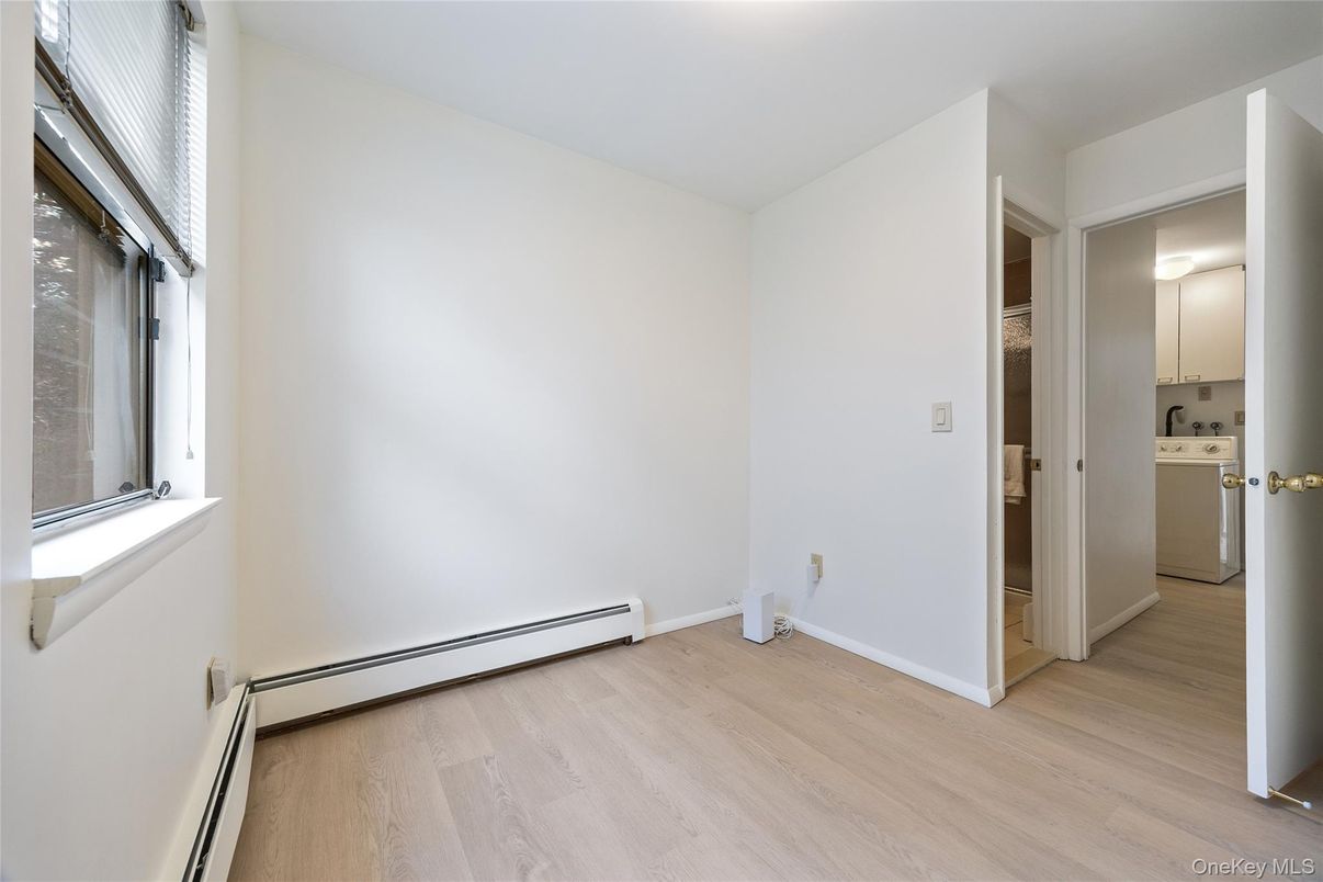 Empty room, Interior, Washer, Wood Texture Flooring