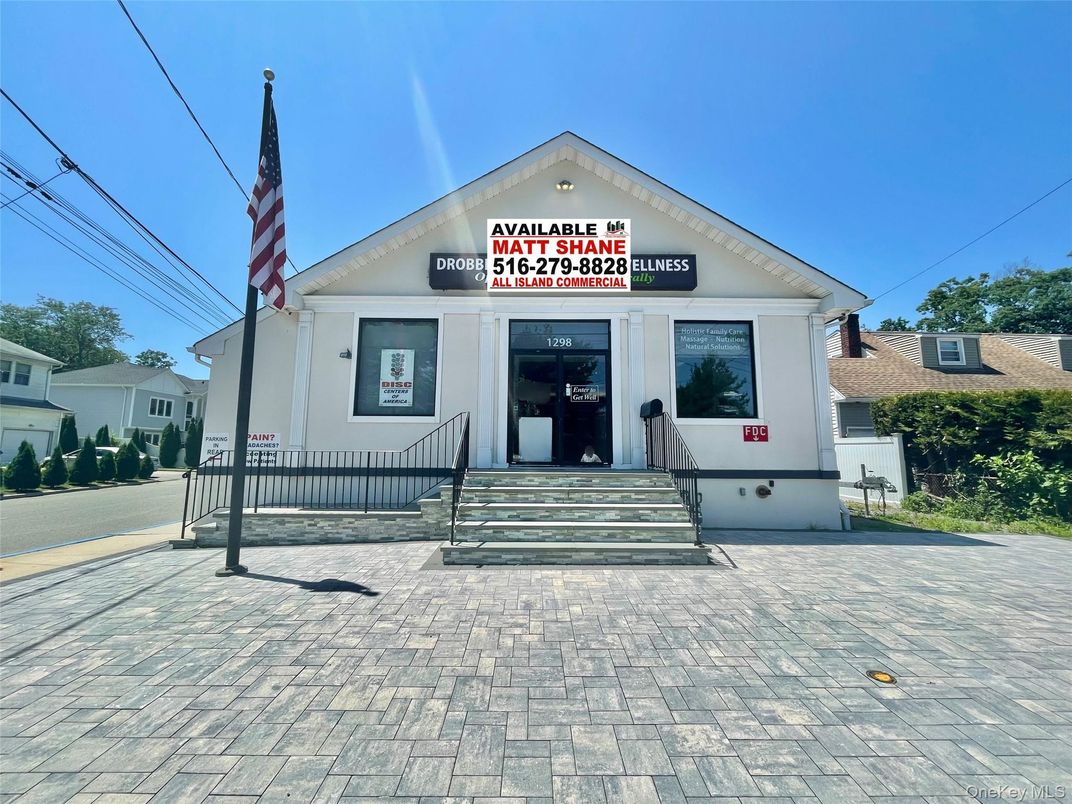 Exterior, Facade, None