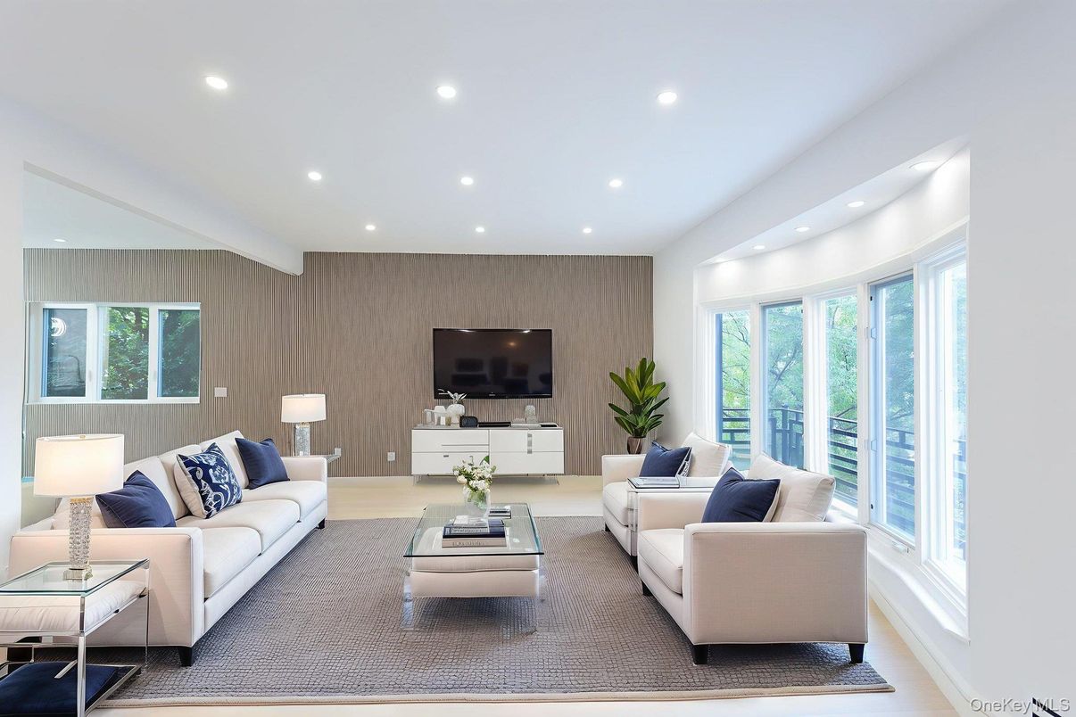 Interior, Living room, Recessed Lighting, Wood Texture Flooring