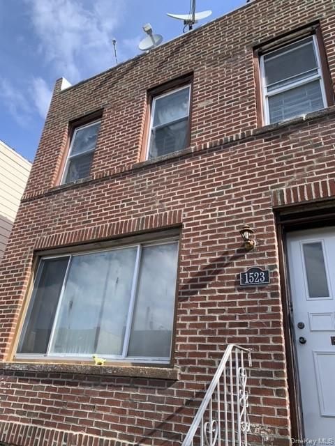 Exterior, Facade, Brick Facade, Rowhouse
