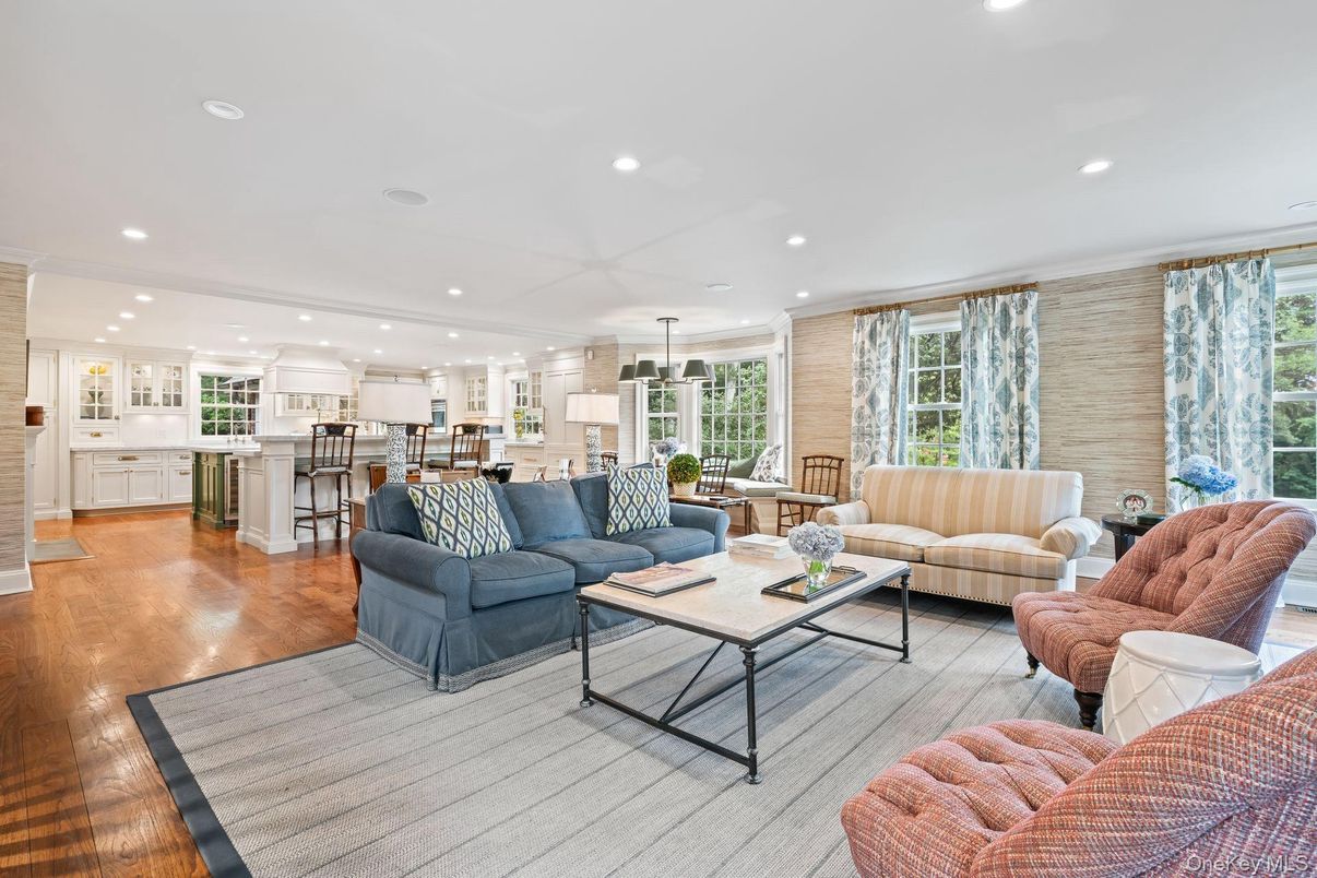 Interior, Kitchen, Living room, Pendant Lights, Recessed Lighting, Stainless Steel Appliances, Wood Texture Flooring