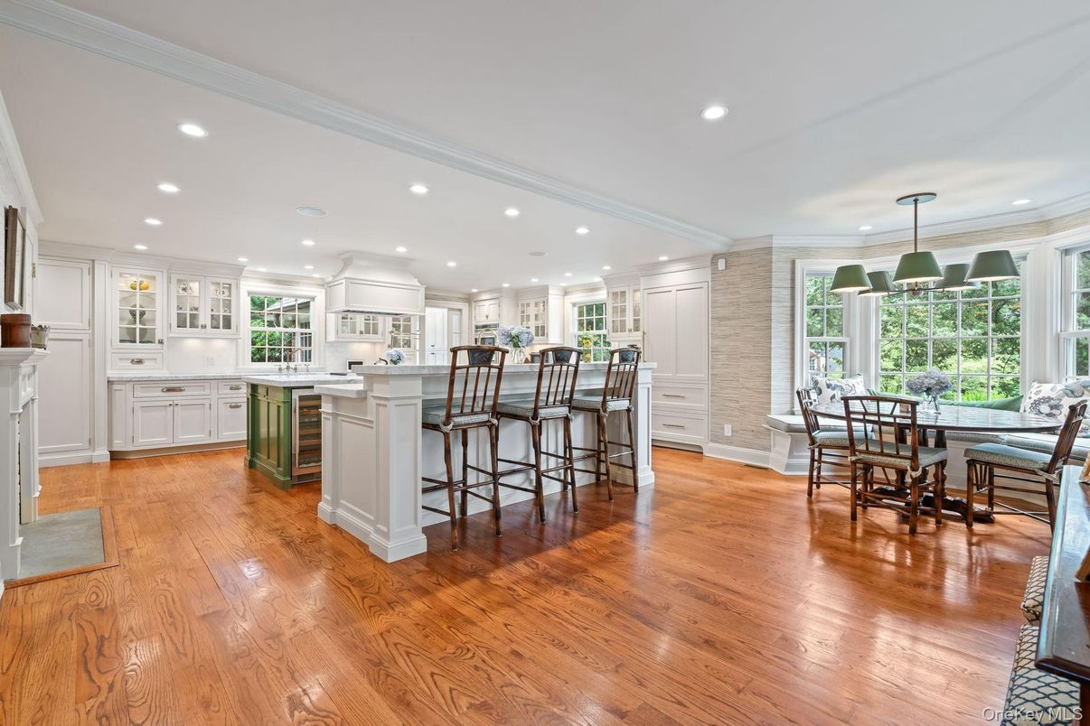 Dining room, Interior, Kitchen, Pendant Lights, Recessed Lighting, Wood Texture Flooring