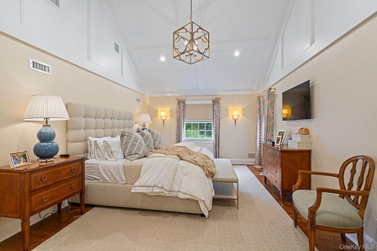 Bedroom, Interior, Pendant Lights, Recessed Lighting, Wood Texture Flooring