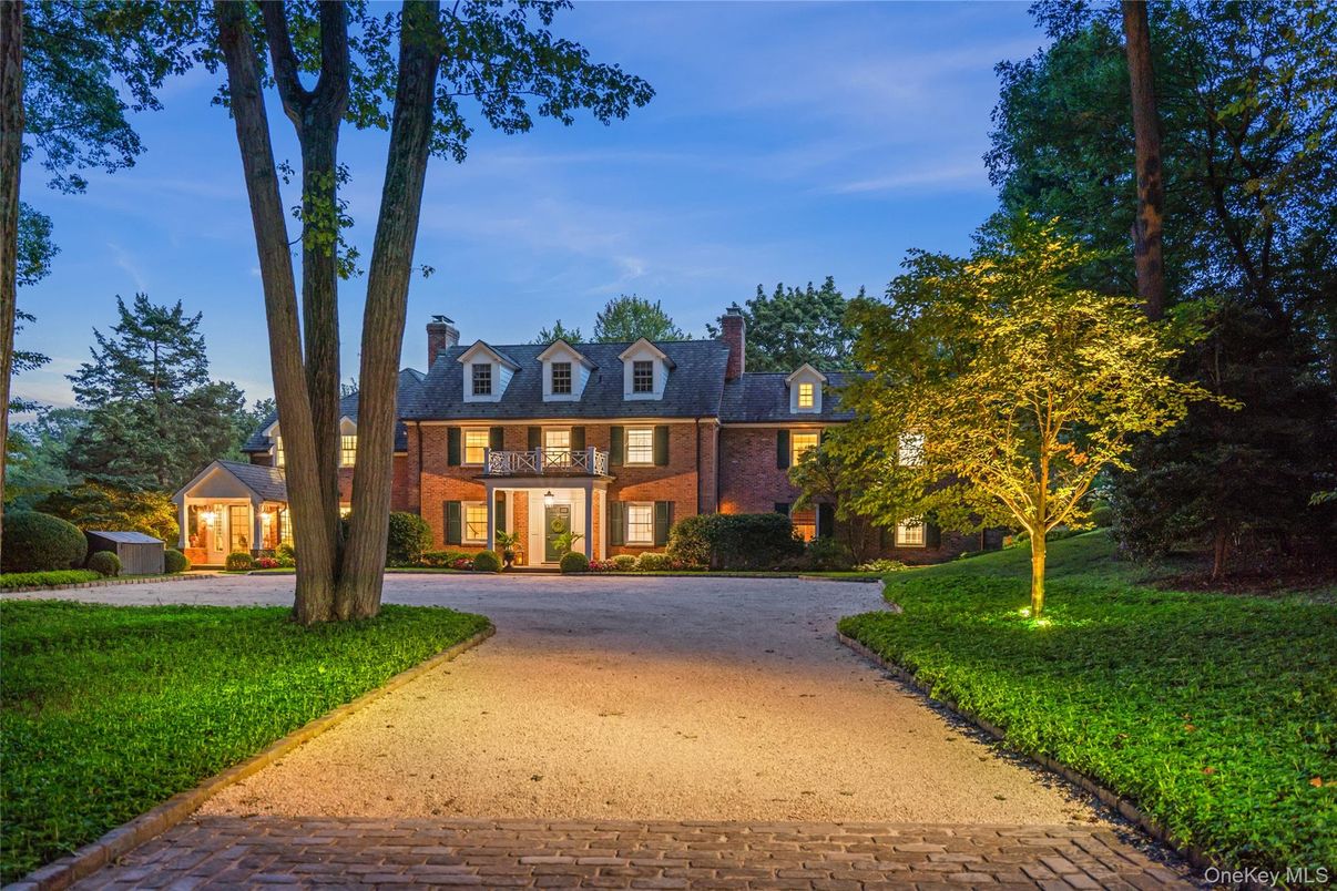 Backyard, Detached Garage, Exterior, Facade, Brick Facade, Georgian