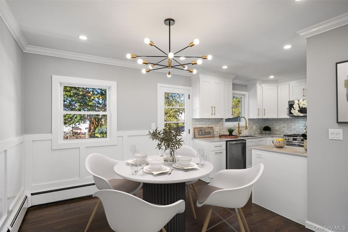 Dining room, Interior, Kitchen, Pendant Lights, Recessed Lighting, Wood Texture Flooring