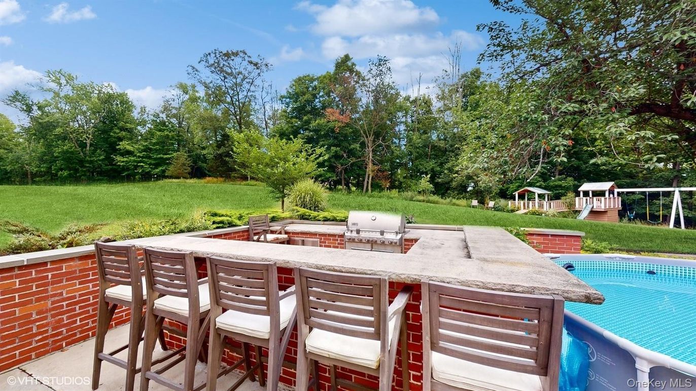Backyard, Exterior, Outdoor Kitchen