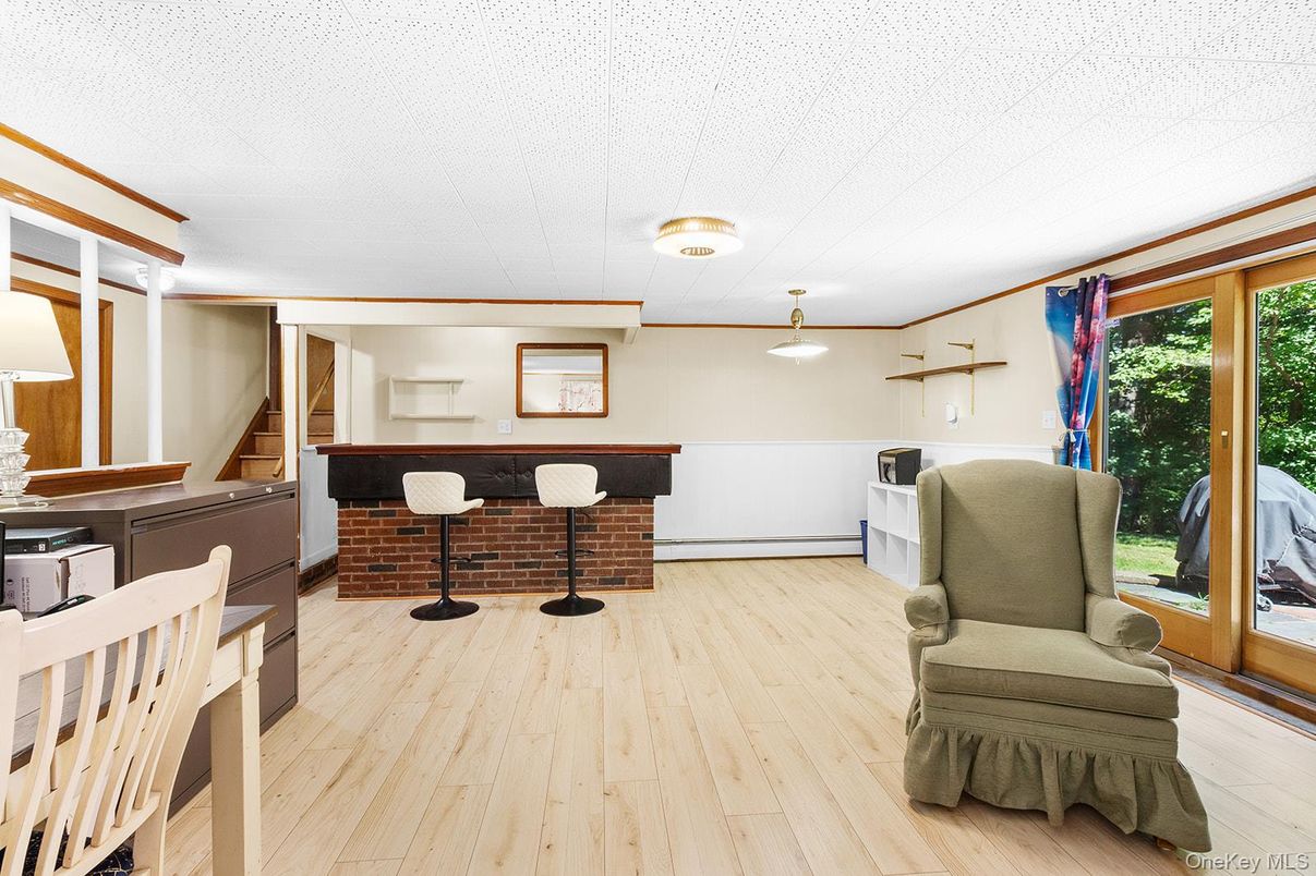 Interior, Pendant Lights, Wood Texture Flooring