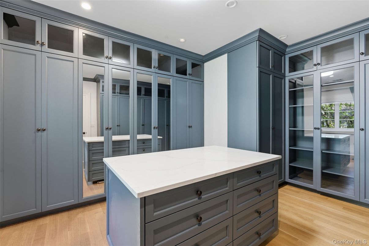 Interior, Recessed Lighting, Walk-in Closets, Wood Texture Flooring