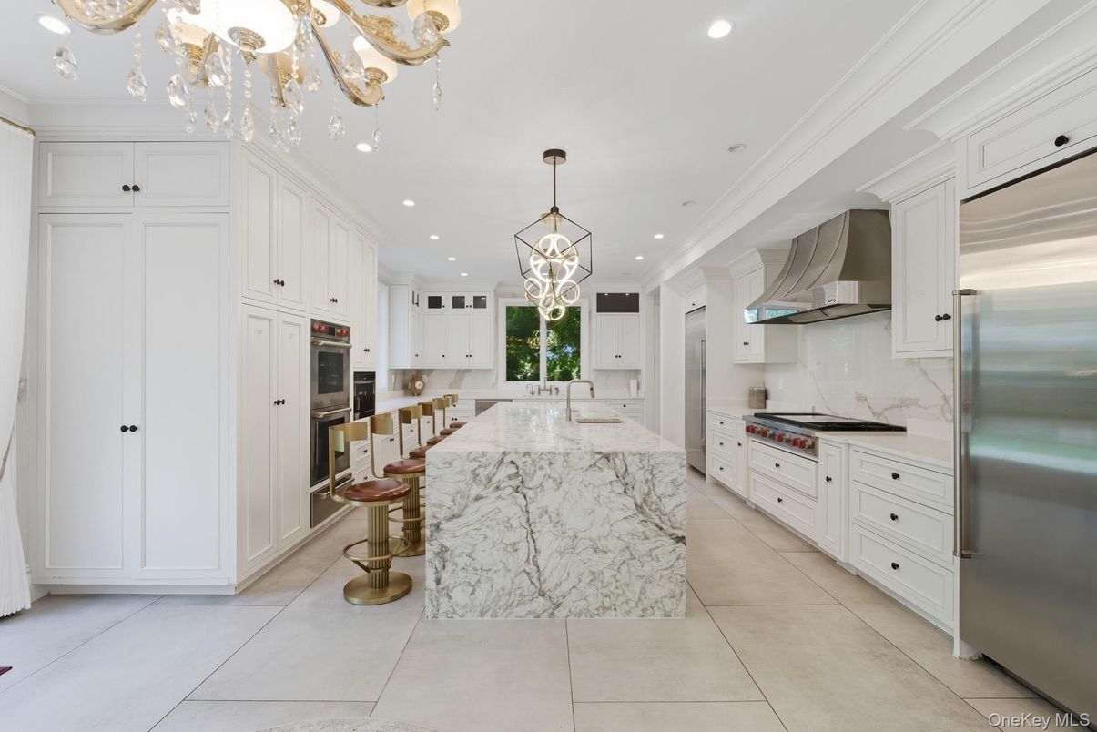 Chandelier, Interior, Kitchen, Marble Walls, Pendant Lights, Recessed Lighting, Stainless Steel Appliances