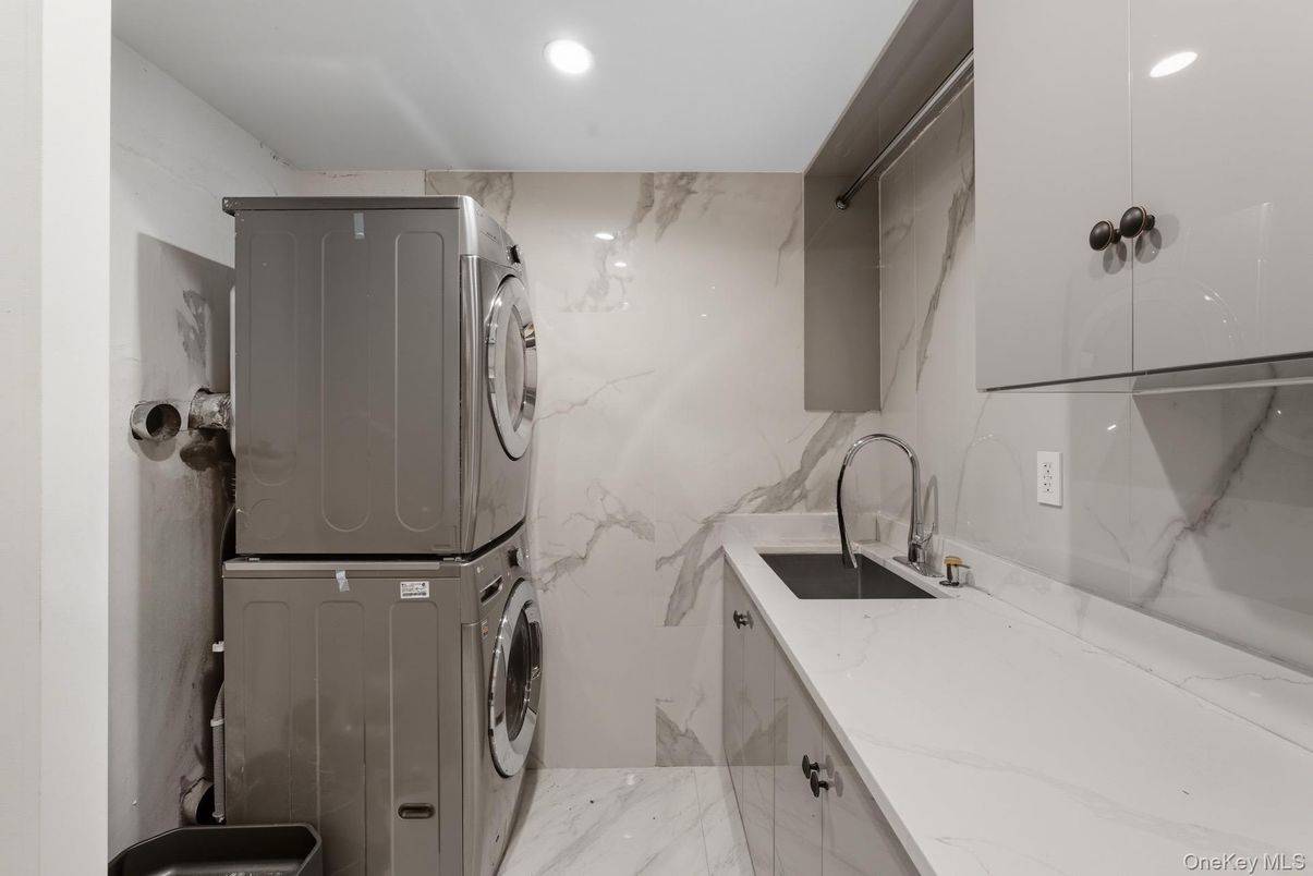 Interior, Marble, Marble Walls, Recessed Lighting, Washer