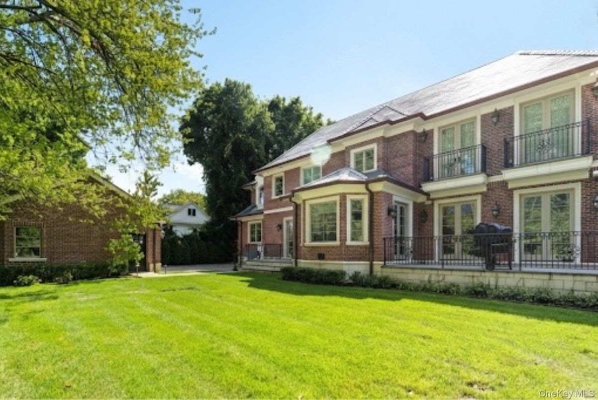 Backyard, Exterior, Facade, Brick Facade, Georgian