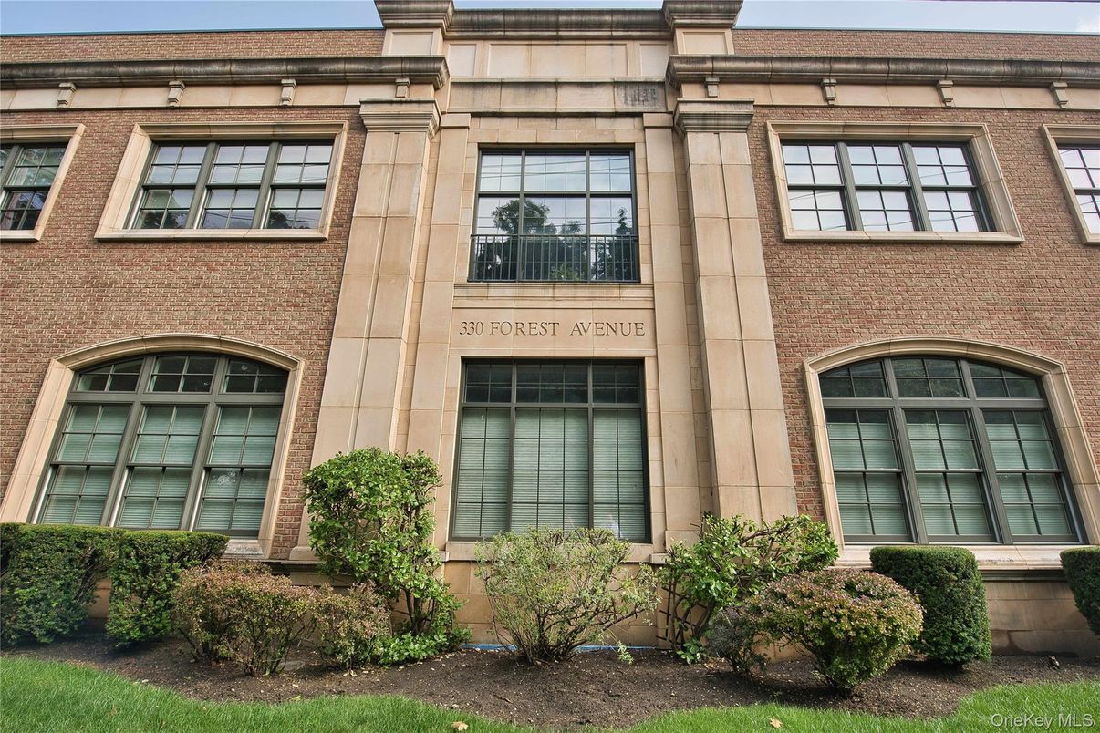 Exterior, Facade, Brick Facade, Rowhouse