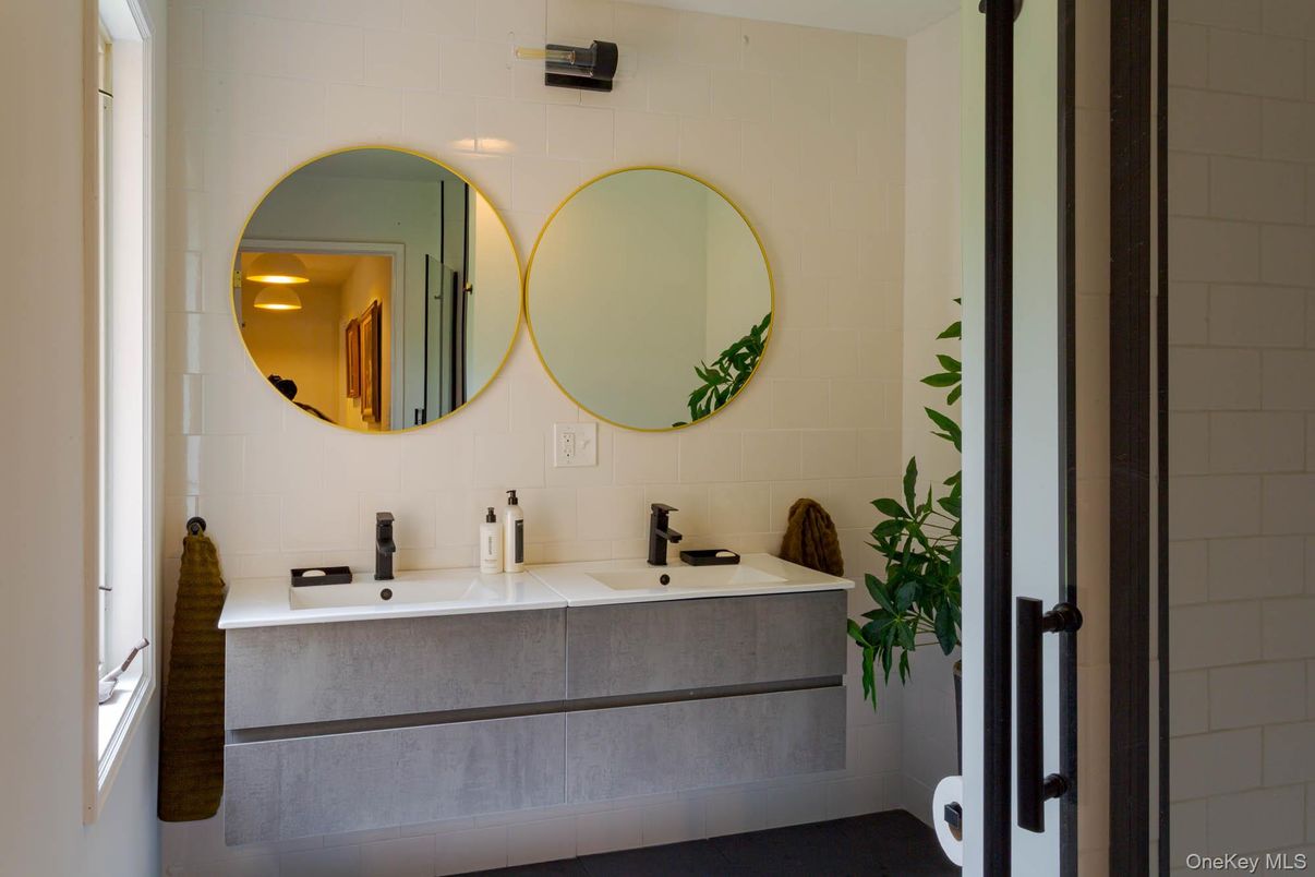 Bathroom, Dual Sink Vanities, Interior