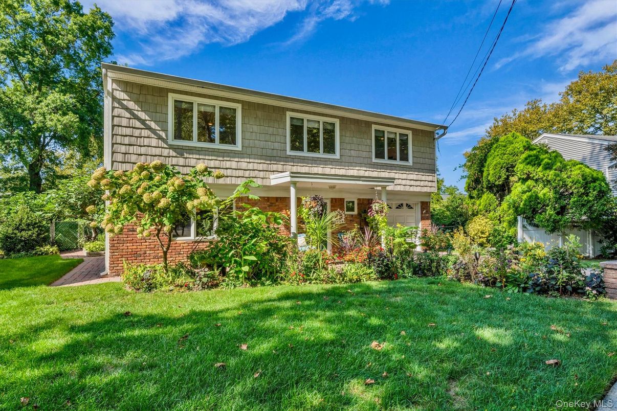 Attached, Exterior, Facade, Brick Facade, Raised Ranch