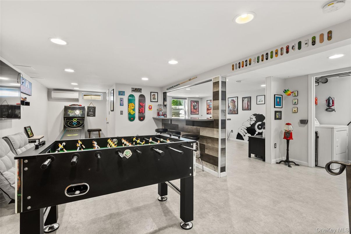 Game Room, Interior, Recessed Lighting