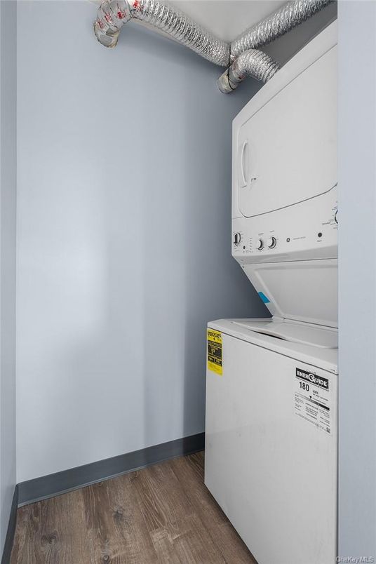 Interior, Utility Closets, Washer, Wood Texture Flooring