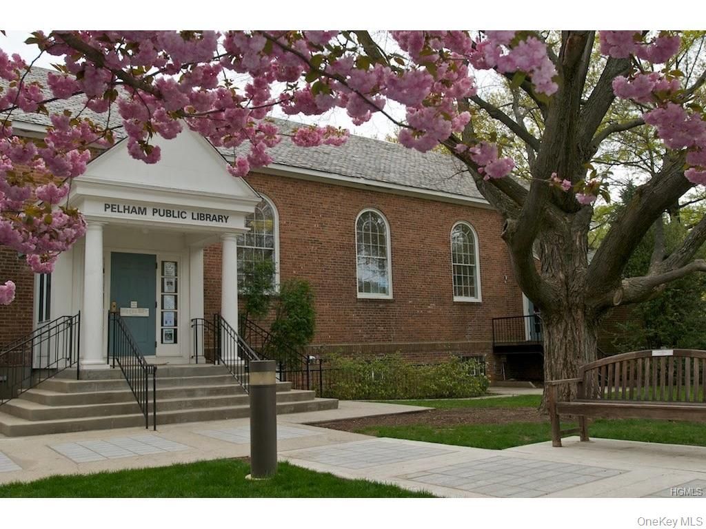 Exterior, Facade, Brick Facade, Georgian