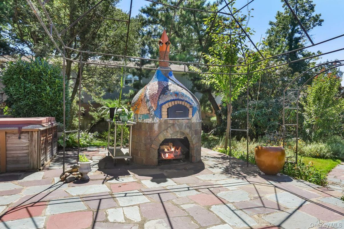 Exterior, Fireplace, Hot Tub