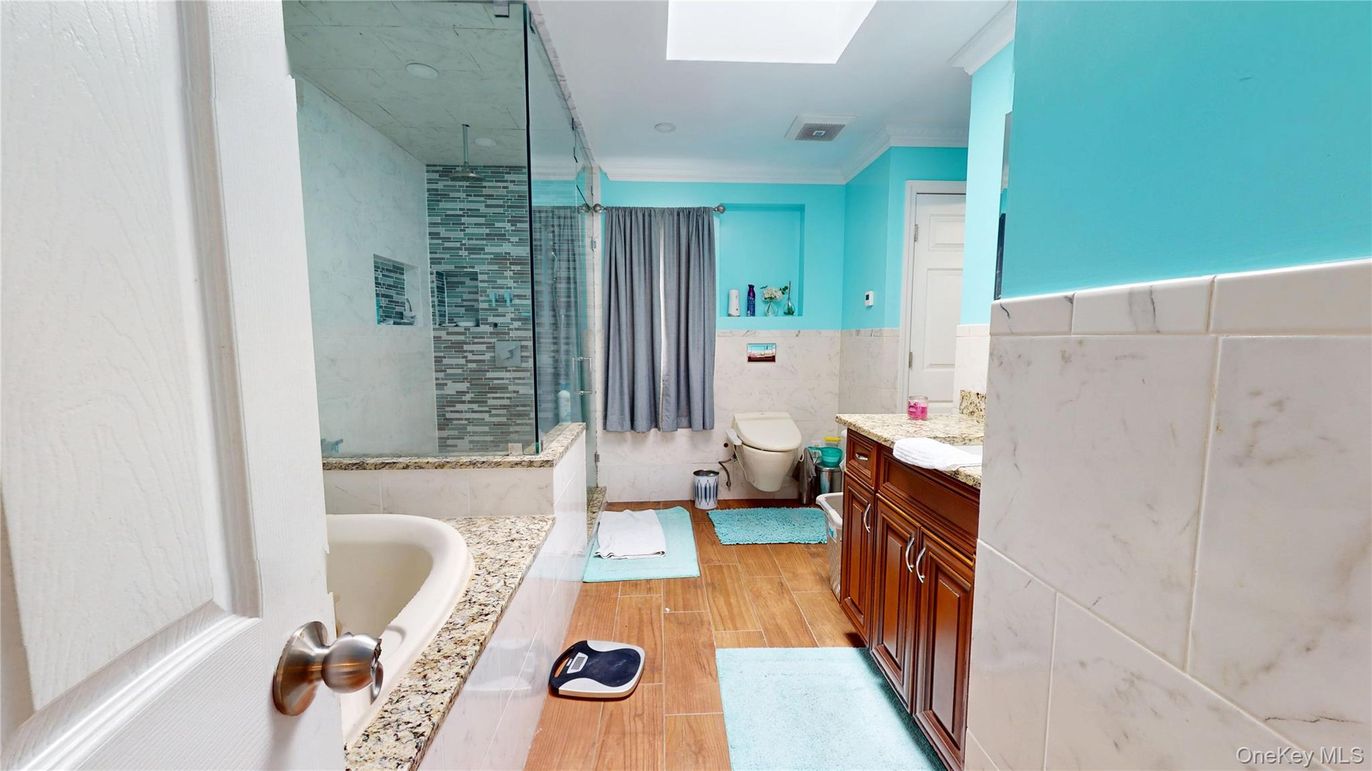 Bathroom, Interior, Recessed Lighting, Wood Texture Flooring