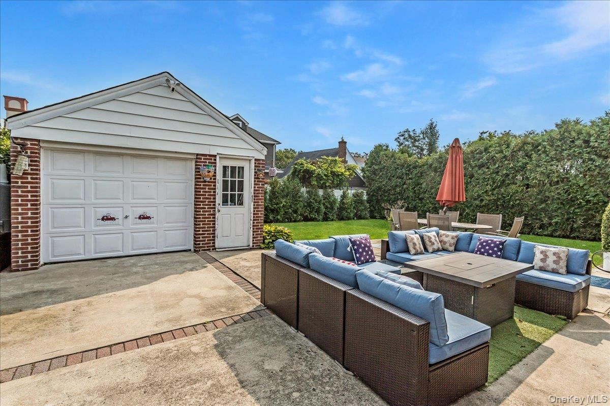 Detached Garage, Exterior