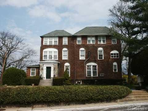 Exterior, Facade, Brick Facade, Georgian