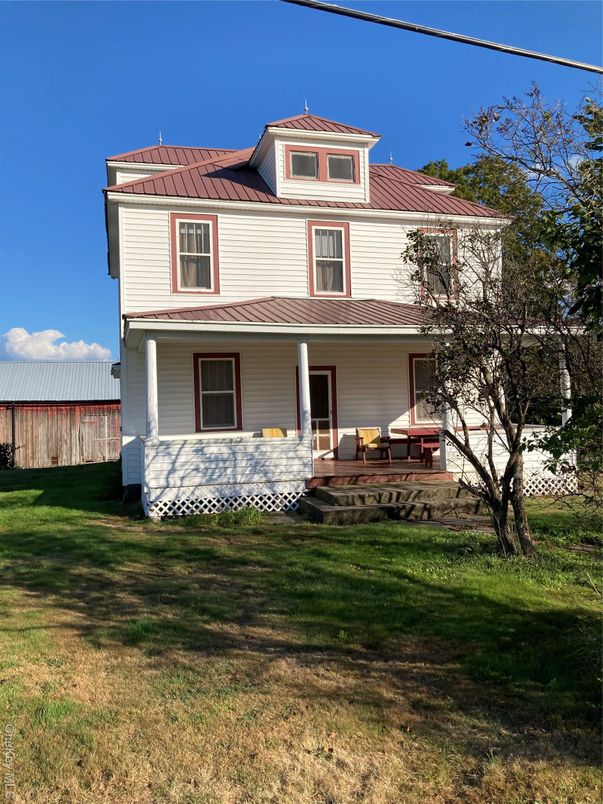 Backyard, Exterior, Facade, American Foursquare