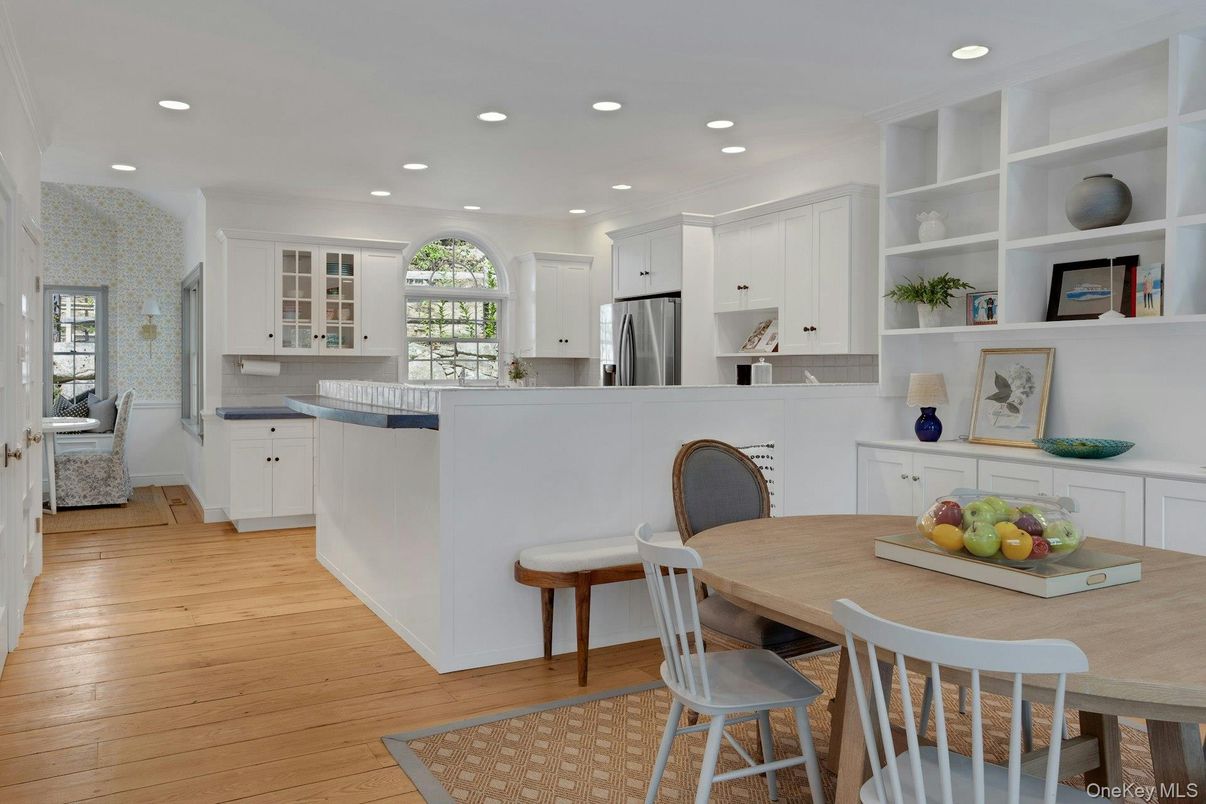 Dining room, Interior, Kitchen, Recessed Lighting, Wood Texture Flooring