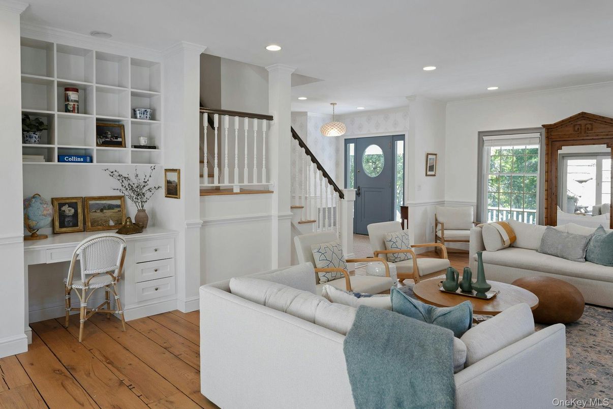 Interior, Living room, Pendant Lights, Recessed Lighting, Wood Texture Flooring