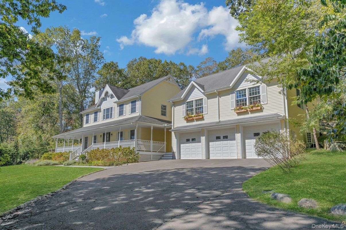 Attached, Exterior, Facade, Farmhouse