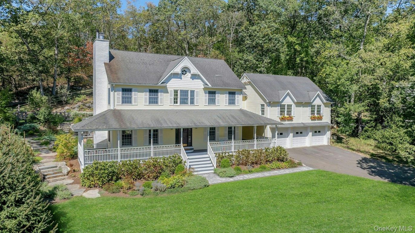 Attached, Exterior, Facade, Farmhouse