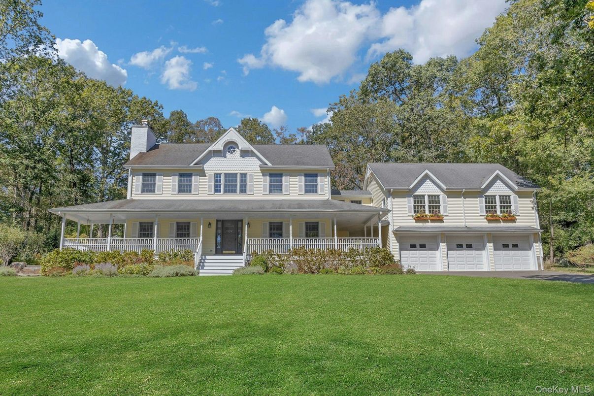 Attached, Exterior, Facade, Farmhouse