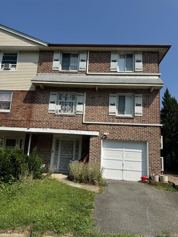 Attached, Exterior, Facade, Brick Facade, Rowhouse