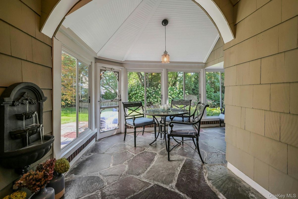 Dining room, Interior, Pendant Lights, Sun Room