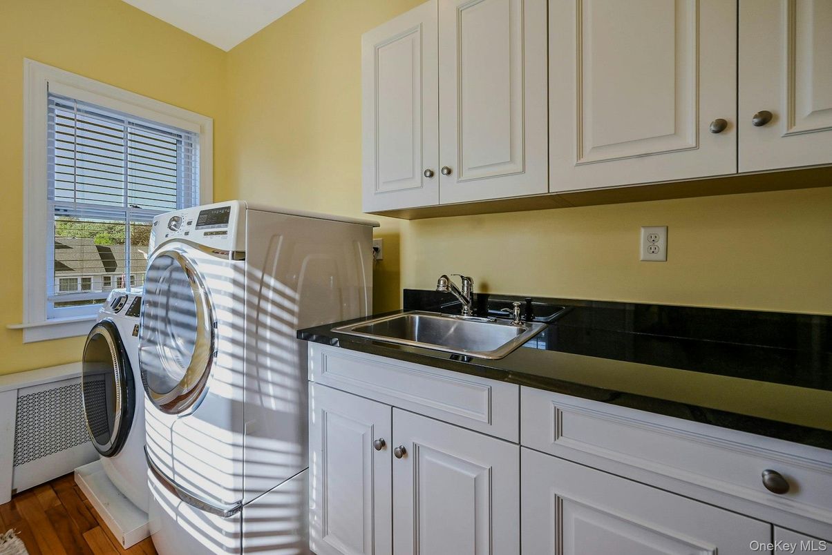 Interior, Kitchen, Washer, Wood Texture Flooring