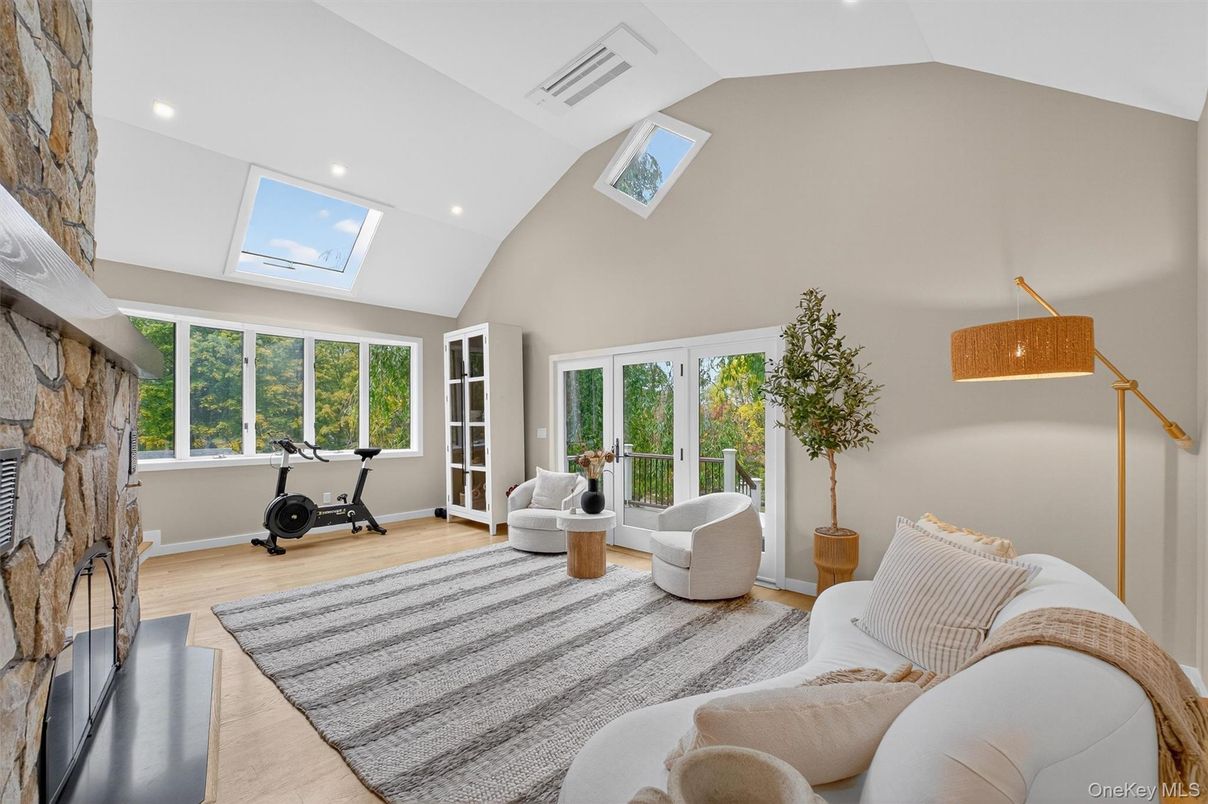 Fitness Equipment, Interior, Recessed Lighting, Wood Texture Flooring