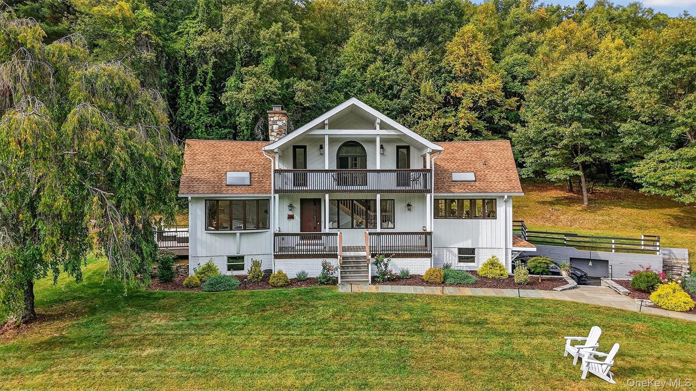 Backyard, Exterior, Facade, Farmhouse
