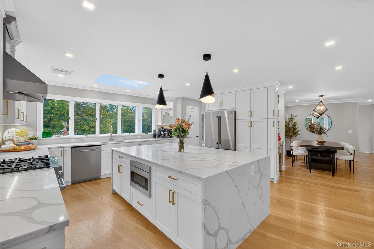 Dining room, Interior, Kitchen, Pendant Lights, Recessed Lighting, Stainless Steel Appliances, Wood Texture Flooring