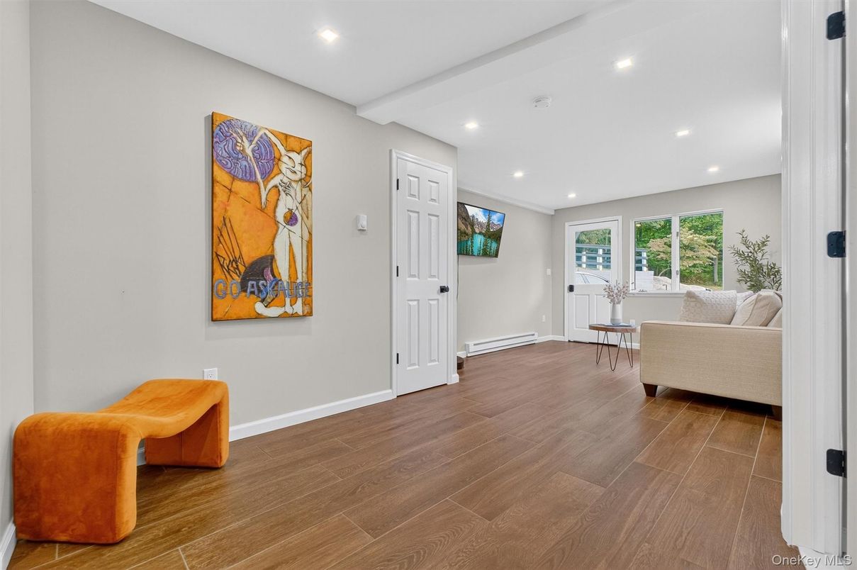 Interior, Living room, Recessed Lighting, Wood Texture Flooring